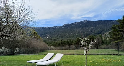 Villa 'La Myreclose' mit Bergblick, privater Terrasse und WLAN