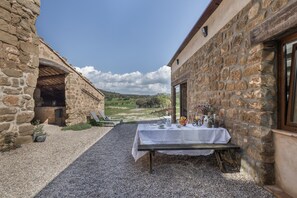 Outdoor dining - Country House 'Masia Manonelles' with Private Pool, Terrace & Air Conditioning (Unknown)