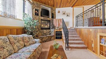 Smart-tv, een open haard en een stereo