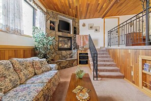 TV connectée, cheminée, chaßne hi-fi