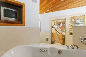 Håndklær, såpe og toalettpapir