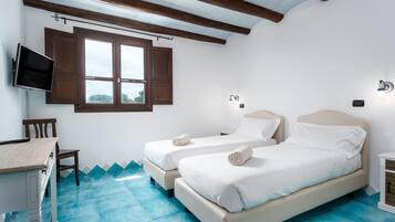 2 bedrooms, iron/ironing board, WiFi (free), bed sheets