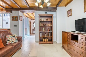 TV - Holiday Apartment 'Planta Baja' (Íllora)