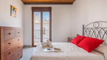 3 bedrooms, bed sheets