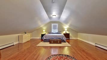 4 bedrooms, desk, free WiFi, bed sheets