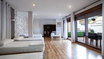 6 bedrooms, iron/ironing board, free WiFi, bed sheets