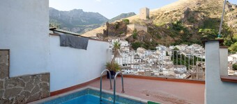 Country House 'La Casa De La Pintora' with Mountain View, Private Pool and Wi-Fi