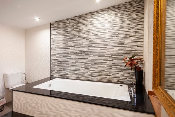 Shower, towels