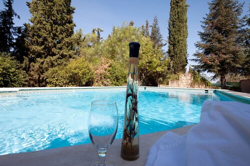 Country House 'La Casa De La Piscina' with Mountain View, Wi-Fi and Air Conditioning