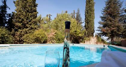 Country House 'La Casa De La Piscina' with Mountain View, Wi-Fi and Air Conditioning