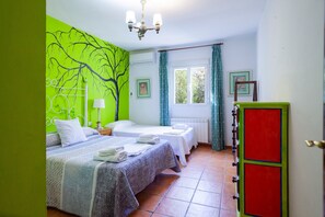 6 bedrooms, iron/ironing board, free WiFi, bed sheets