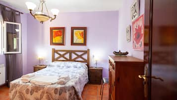 6 bedrooms, iron/ironing board, free WiFi, bed sheets