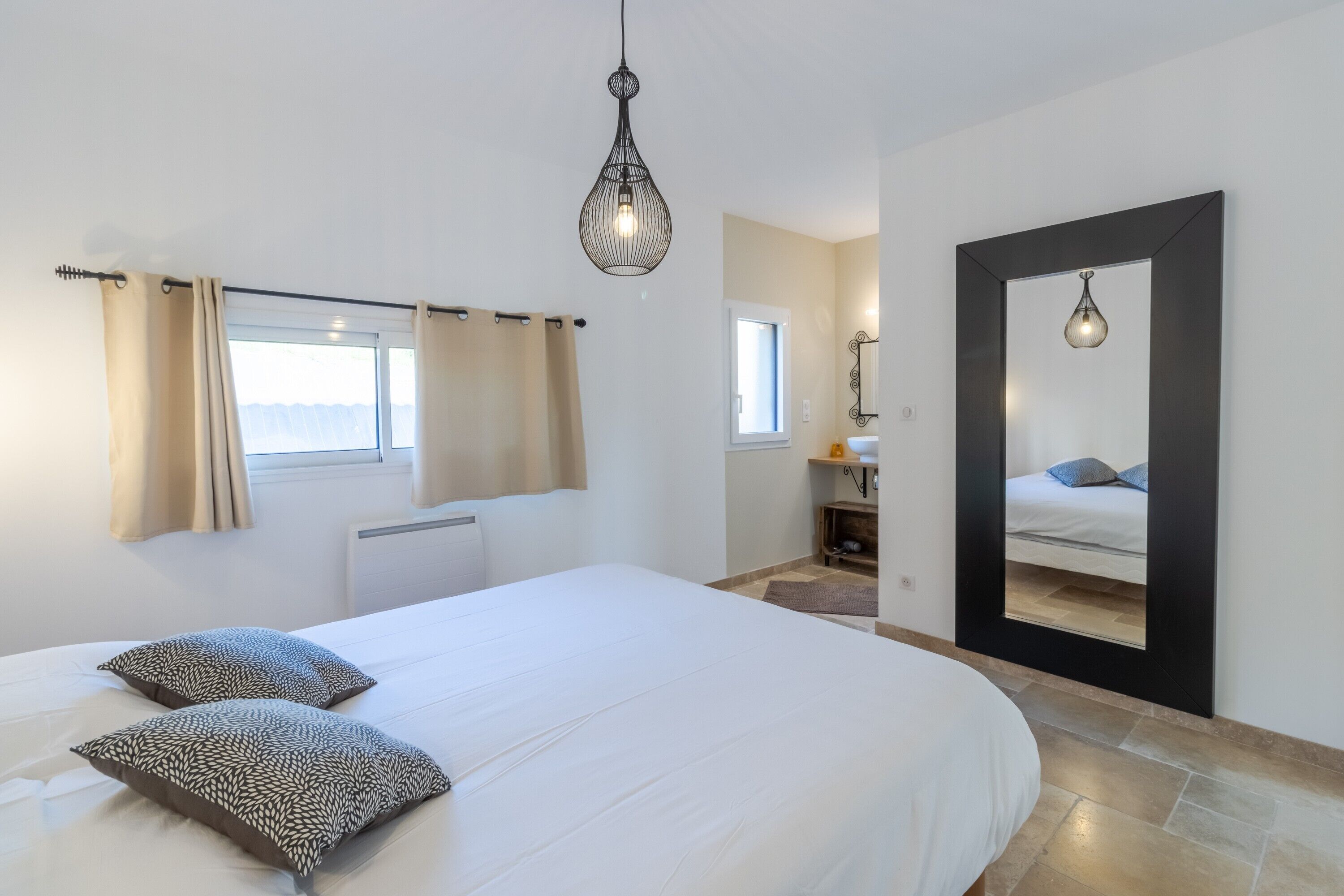 4 bedrooms, iron/ironing board, free WiFi, bed sheets