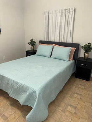 3 chambres, fer et planche à repasser, Wi-Fi, draps fournis