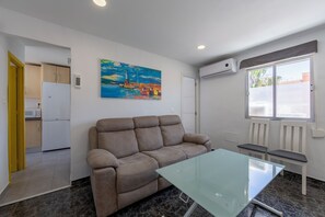 TV - Apartment 'Zapillo' with Wi-Fi and Air Conditioning (Almería)