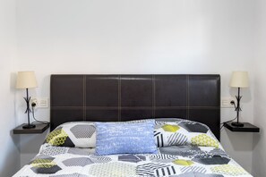 2 bedrooms, iron/ironing board, free WiFi, bed sheets - Apartment 'Zapillo' with Wi-Fi and Air Conditioning (Almería)