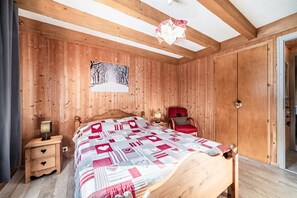 5 bedrooms, iron/ironing board, free WiFi