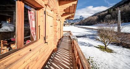 Chalet 'Phidel - 11 Personnes' avec vue sur les montagnes, terrasse privée et Wi-Fi