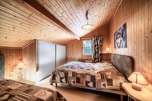 5 bedrooms, iron/ironing board, free WiFi