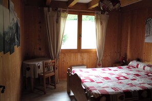 5 chambres, fer et planche à repasser, Wi-Fi gratuit