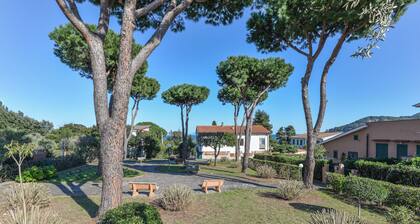 Apartment 'Appartamento A Cavo Sul Mare' with Sea View, Wi-Fi and Air Conditioning