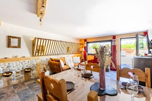 Interior - Cottage 'L'étable' with Private Terrace, Shared Garden and Wi-Fi (Sales)