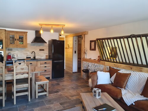 Cottage 'L'étable' with Private Terrace, Shared Garden and Wi-Fi