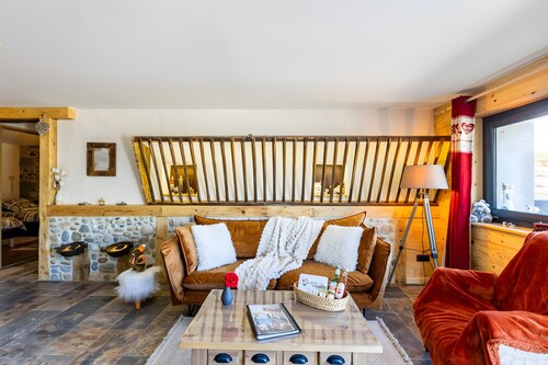 Cottage 'L'étable' with Private Terrace, Shared Garden and Wi-Fi