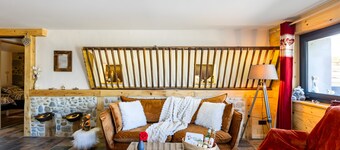 Cottage 'L'étable' with Private Terrace, Shared Garden and Wi-Fi