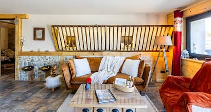 Cottage 'L'étable' with Private Terrace, Shared Garden and Wi-Fi