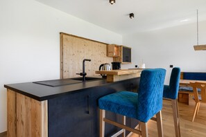 Dining - Apartment 'Moarhof  Salbei' with Mountain View, Private Terrace and Wi-Fi (Mölten/Schlaneid)