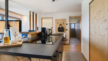 Réfrigérateur, four, plaque de cuisson, lave-vaisselle