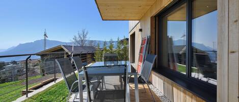 تناول الطعام بالخارج