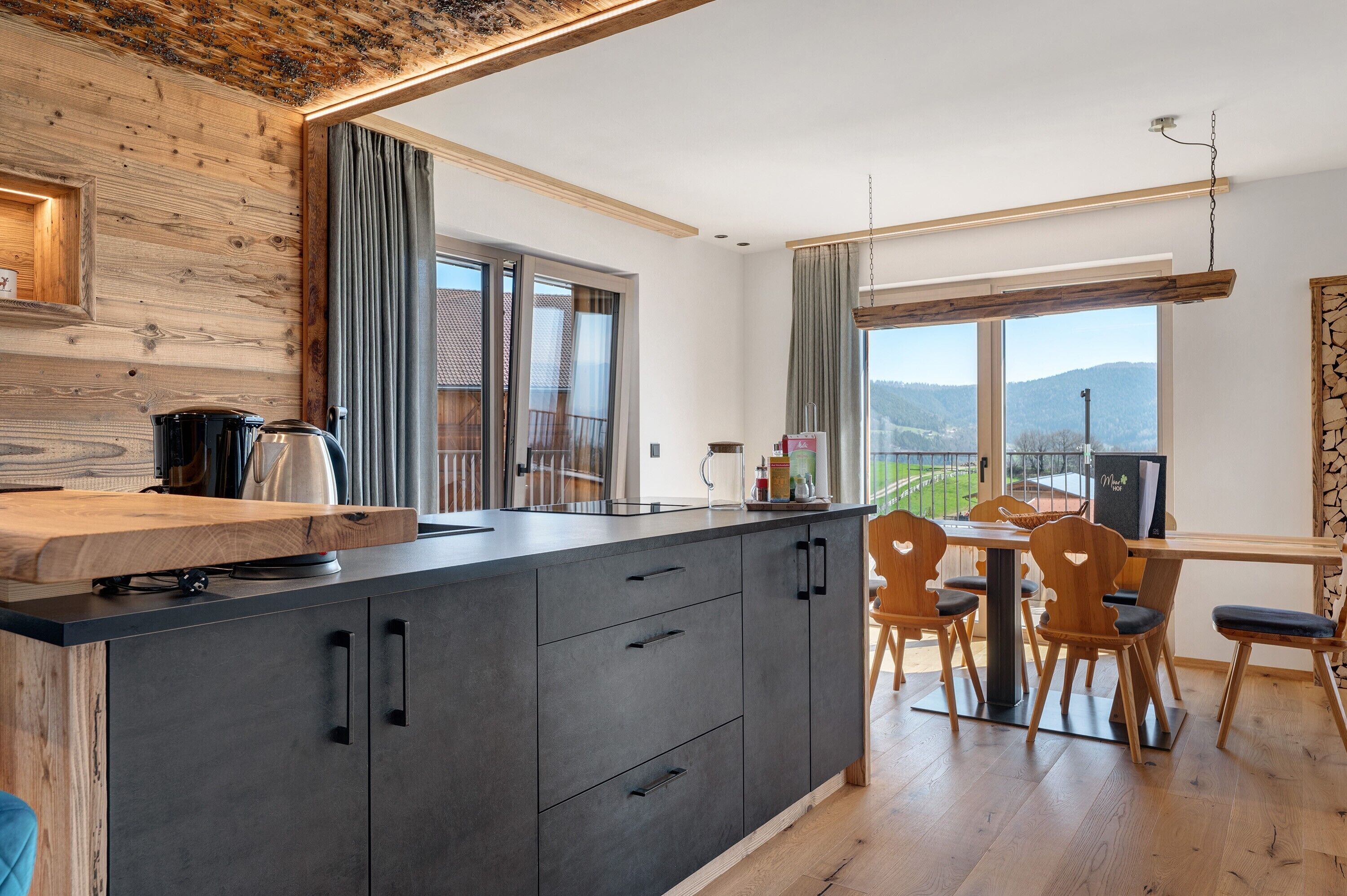 Frigorifero, forno, piano cottura, lavastoviglie