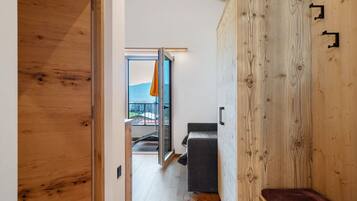 TV, tavolo da ping pong