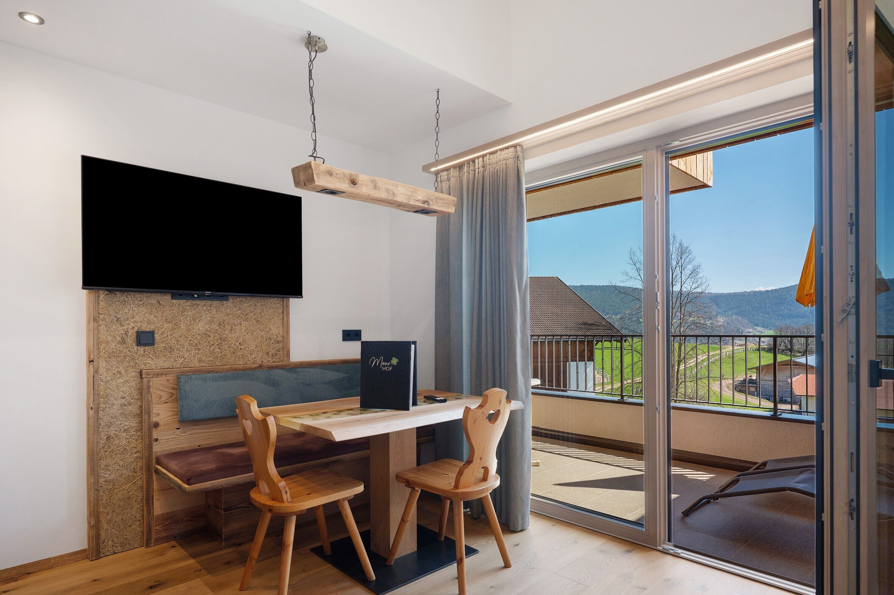 TV, tavolo da ping pong