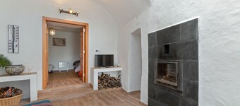 Holiday Home 'La Umbría' with Mountain Views, Private Terrace and Wi-Fi