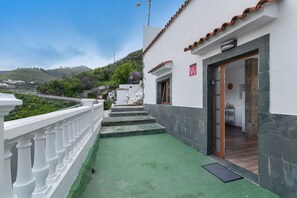 Property grounds - Holiday Home 'La Umbría' with Mountain Views, Private Terrace and Wi-Fi (Artenara)