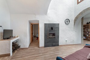 3 bedrooms, iron/ironing board, free WiFi, bed sheets - Holiday Home 'La Umbría' with Mountain Views, Private Terrace and Wi-Fi (Artenara)