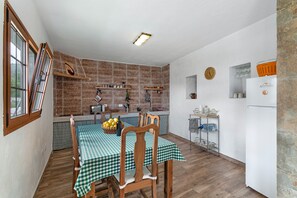 Dining - Holiday Home 'La Umbría' with Mountain Views, Private Terrace and Wi-Fi (Artenara)