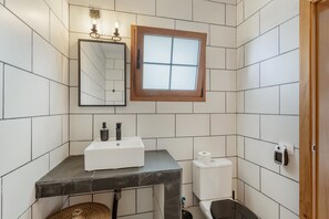 Shower, hair dryer, towels - Holiday Home 'La Umbría' with Mountain Views, Private Terrace and Wi-Fi (Artenara)