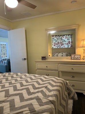 3 chambres, bureau, Wi-Fi gratuit, draps fournis