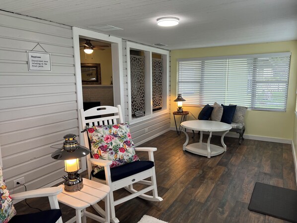 Interior - Barrow Bungalow near Big House, fishing, downtown Tavares and Mt Dora (Tavares)