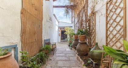 Country House 'El Sueño De Lucrecia' with Private Garden, Wi-Fi and Air Conditioning
