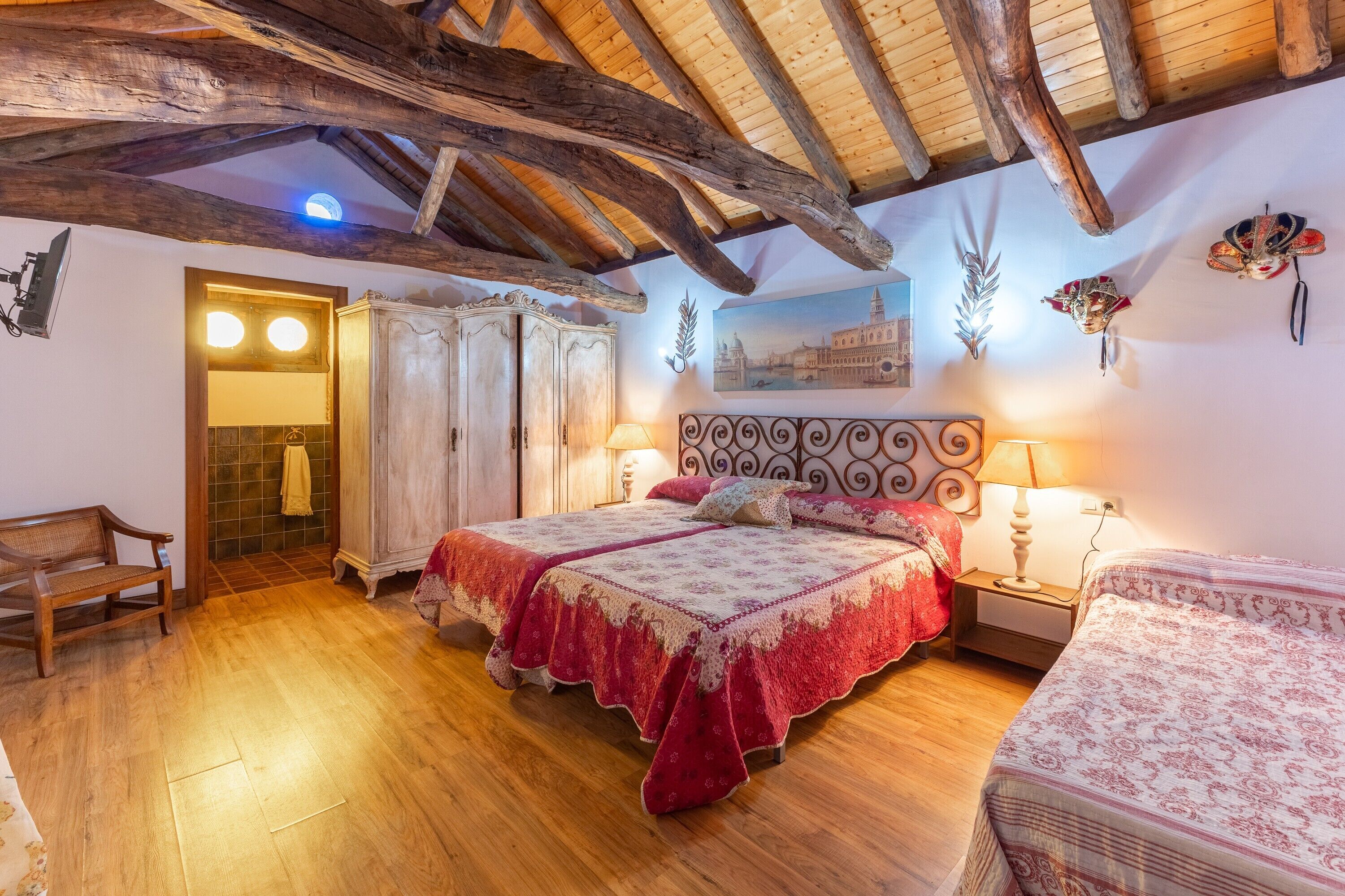 8 dormitorios, wifi gratis, ropa de cama