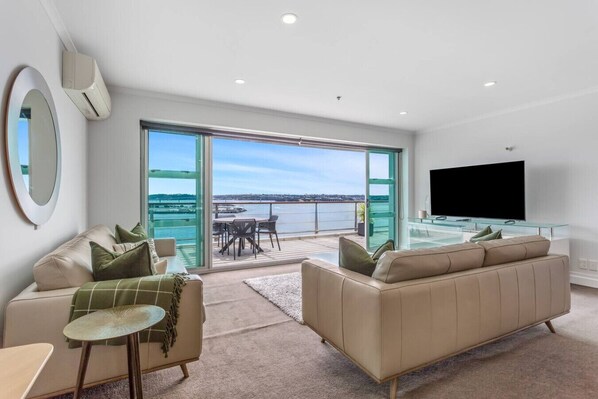 Smart-TV, Stereoanlage