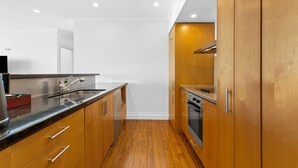 Private kitchen - Harbour Views & Space for Four on Princes Wharf (Auckland)