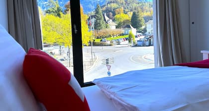SwissHut Modern 5min Interlaken West Station - Apart. Rugen 1