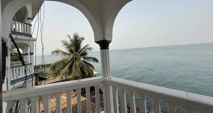 Spacious 3-bedroom apartment with WiFi, AC in beautiful Freetown