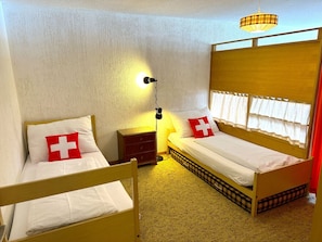 2 Schlafzimmer, Schreibtisch, Reisekinderbett, WLAN